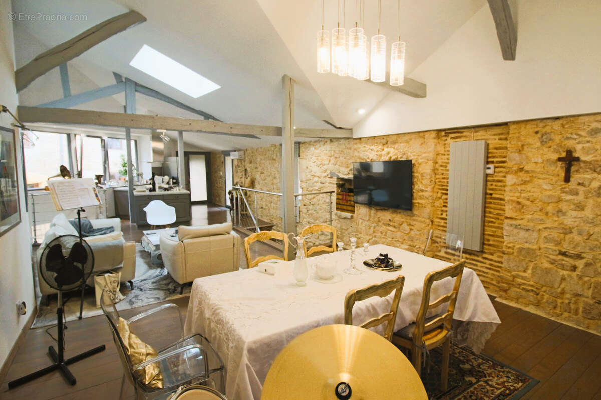 Maison à PUY-L&#039;EVEQUE