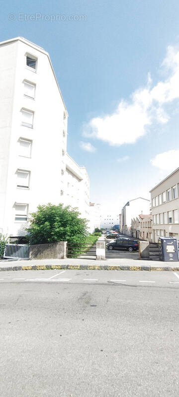 Appartement à SAINT-ETIENNE