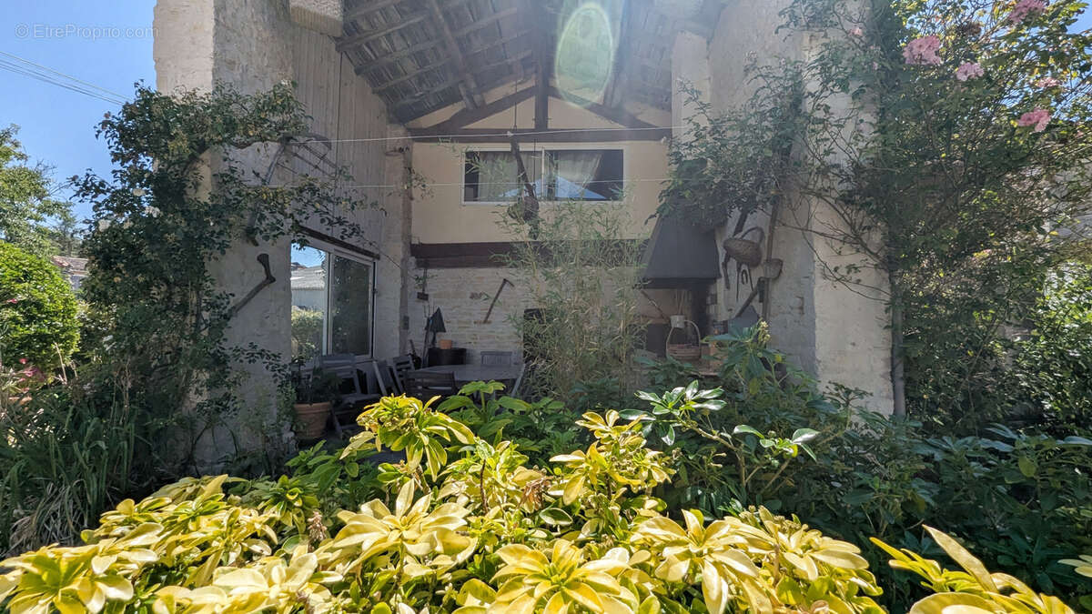 Maison à SAINT-HILAIRE-LA-PALUD