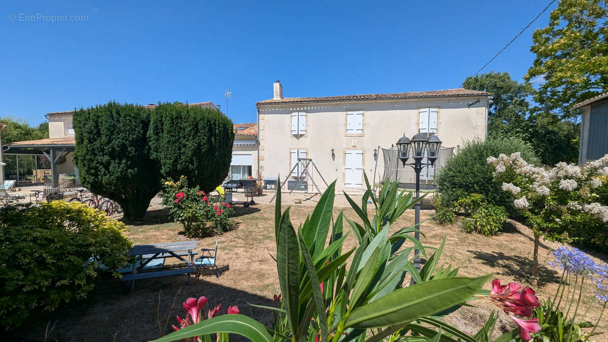 Maison à SAINT-HILAIRE-LA-PALUD