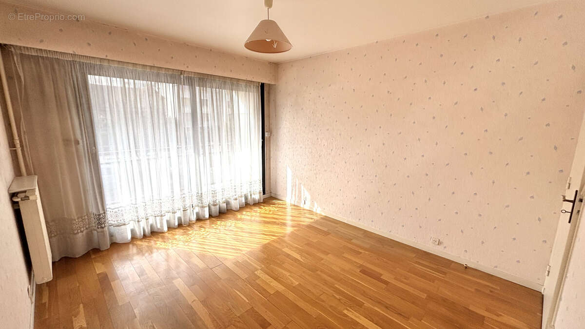 Appartement à ENGHIEN-LES-BAINS