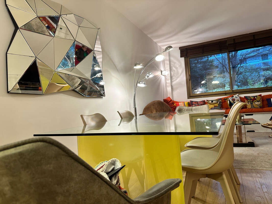 Appartement à PARIS-16E