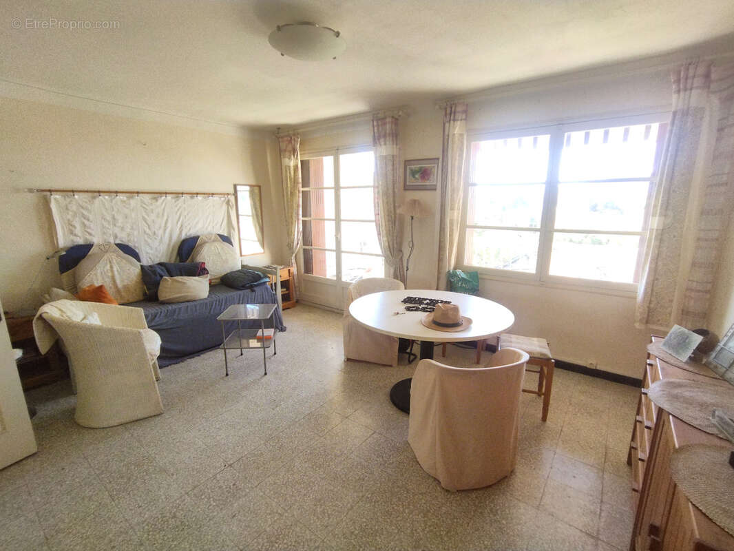 Appartement à SAINT-CYR-SUR-MER