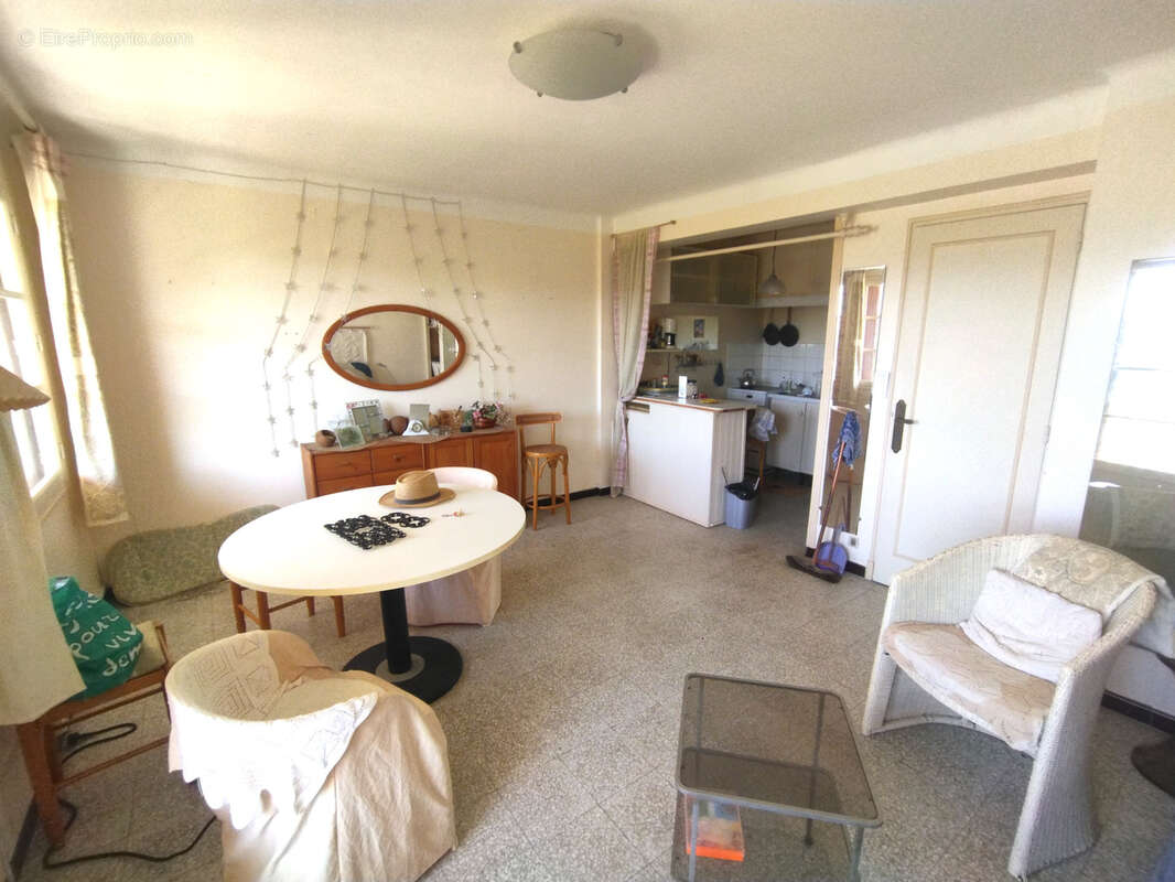 Appartement à SAINT-CYR-SUR-MER