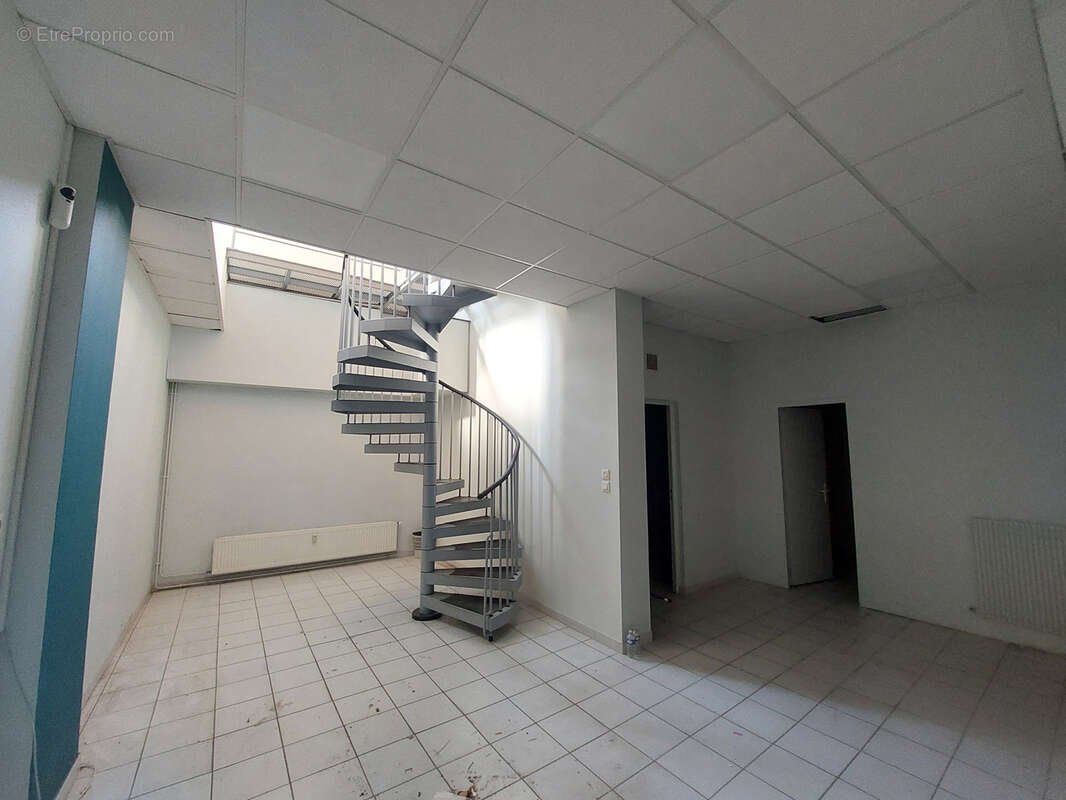 Commerce à VILLEFRANCHE-SUR-SAONE