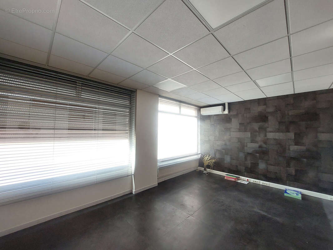 Commerce à VILLEFRANCHE-SUR-SAONE