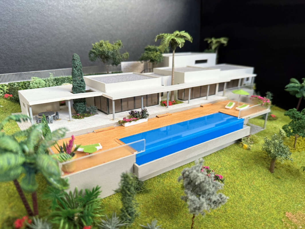 Terrain à LA LONDE-LES-MAURES