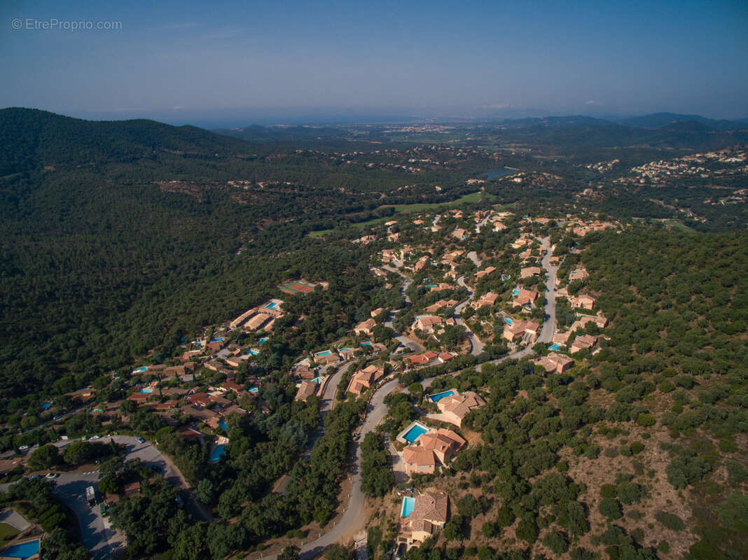 Terrain à LA LONDE-LES-MAURES