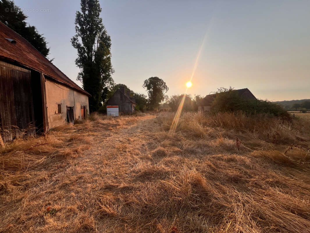 Terrain à YZEURE