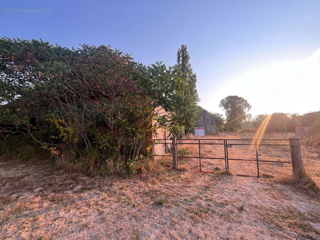 Terrain à YZEURE