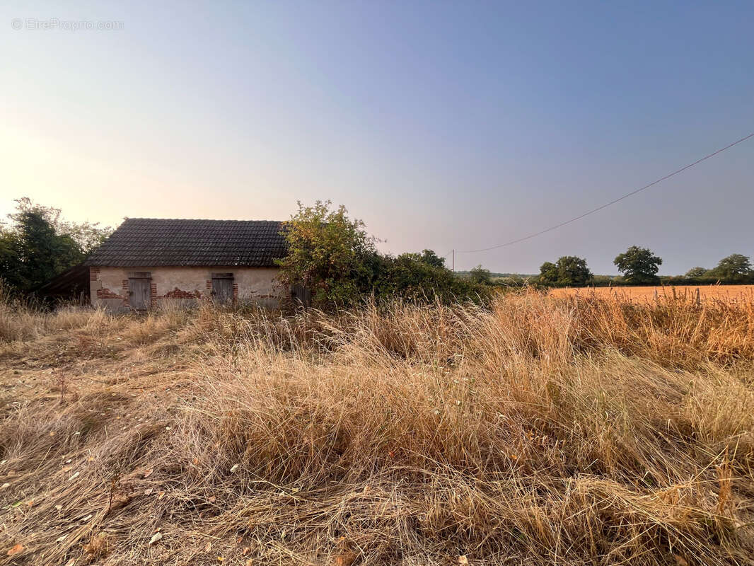 Terrain à YZEURE