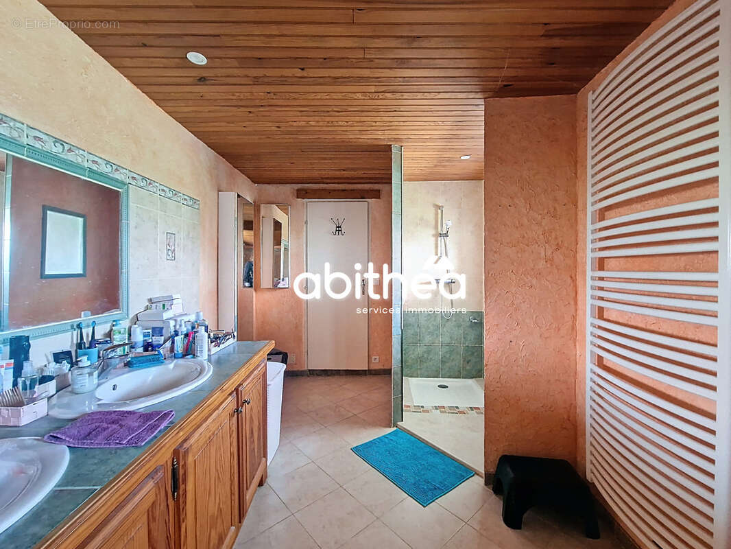 Maison à SAINT-GENIS-DE-SAINTONGE