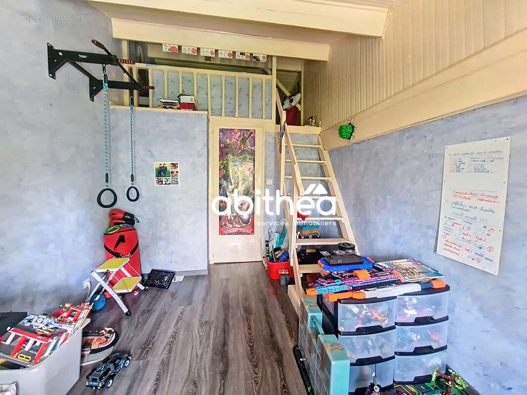 Maison à SAINT-GENIS-DE-SAINTONGE