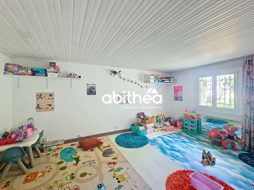 Maison à SAINT-GENIS-DE-SAINTONGE