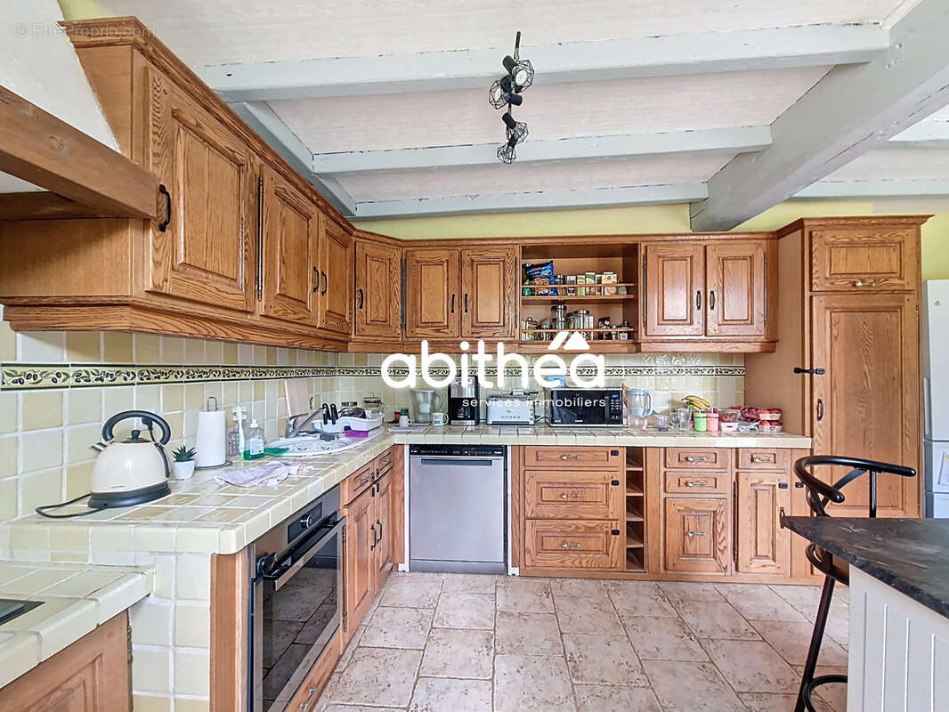 Maison à SAINT-GENIS-DE-SAINTONGE