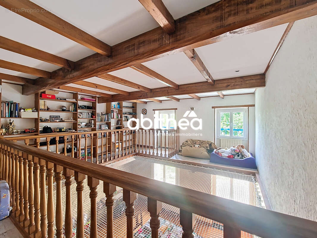 Maison à SAINT-GENIS-DE-SAINTONGE