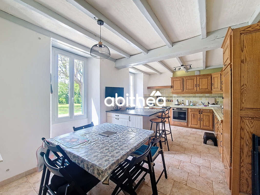 Maison à SAINT-GENIS-DE-SAINTONGE