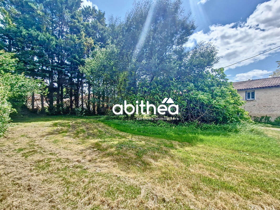 Maison à SAINT-GENIS-DE-SAINTONGE