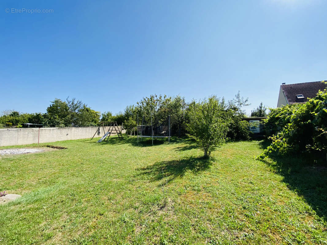 Maison à VILLENEUVE-LA-GUYARD