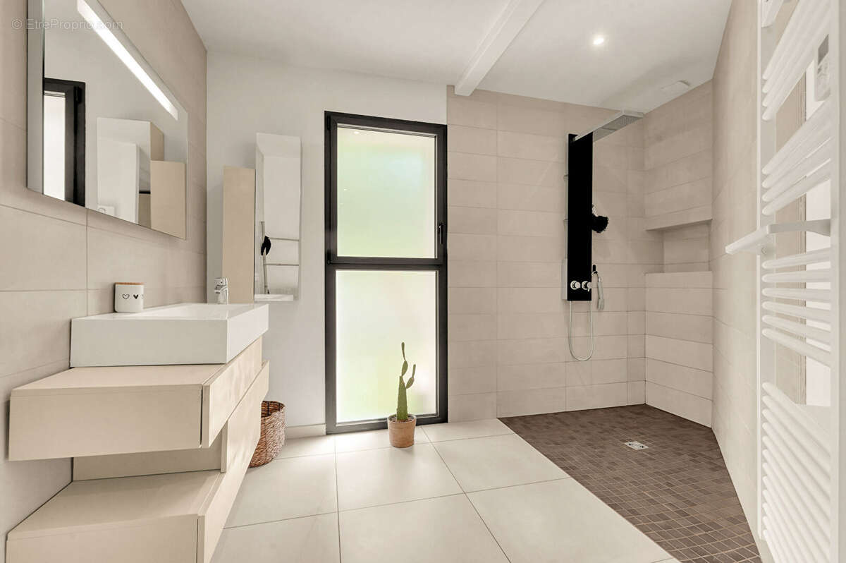 Maison à LA SALVETAT-SAINT-GILLES