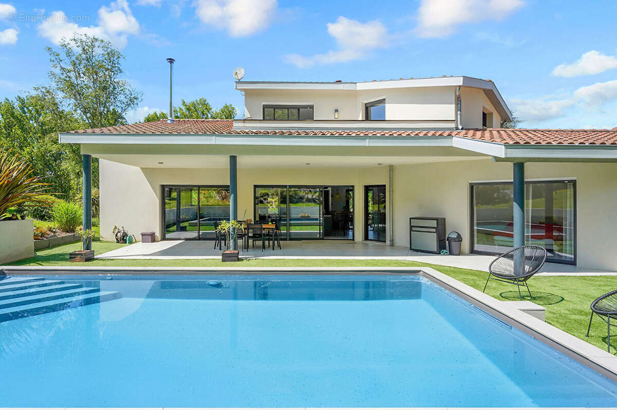 Maison à LA SALVETAT-SAINT-GILLES