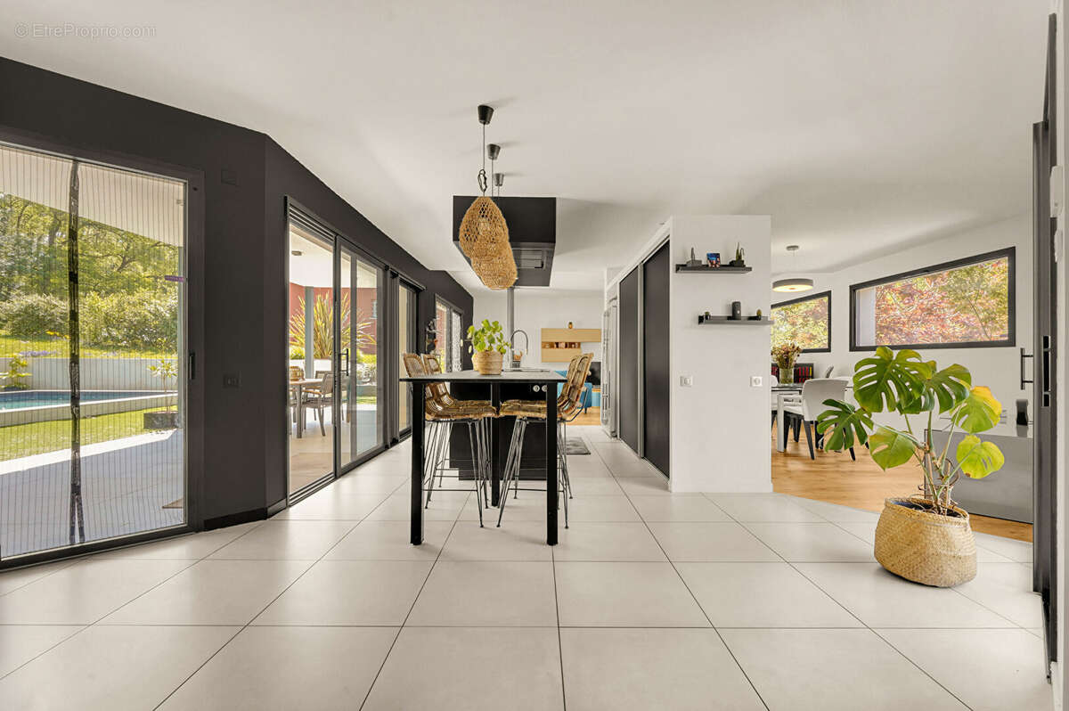 Maison à LA SALVETAT-SAINT-GILLES