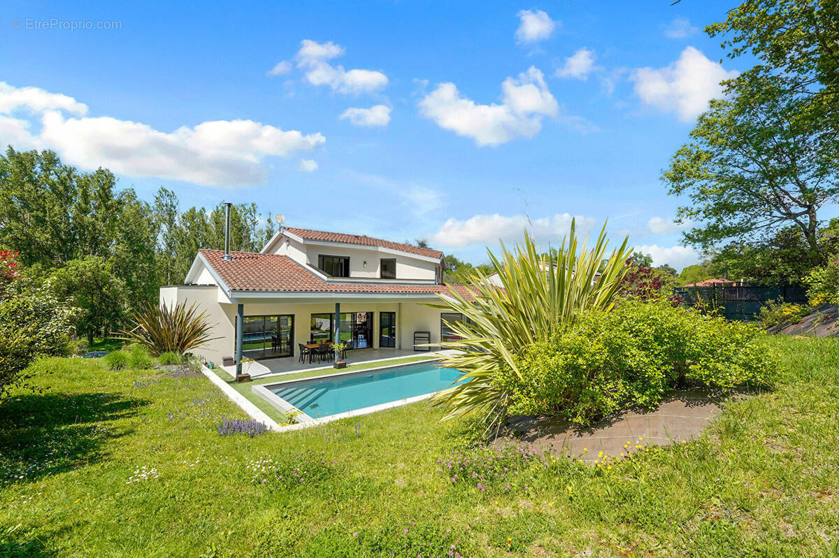 Maison à LA SALVETAT-SAINT-GILLES