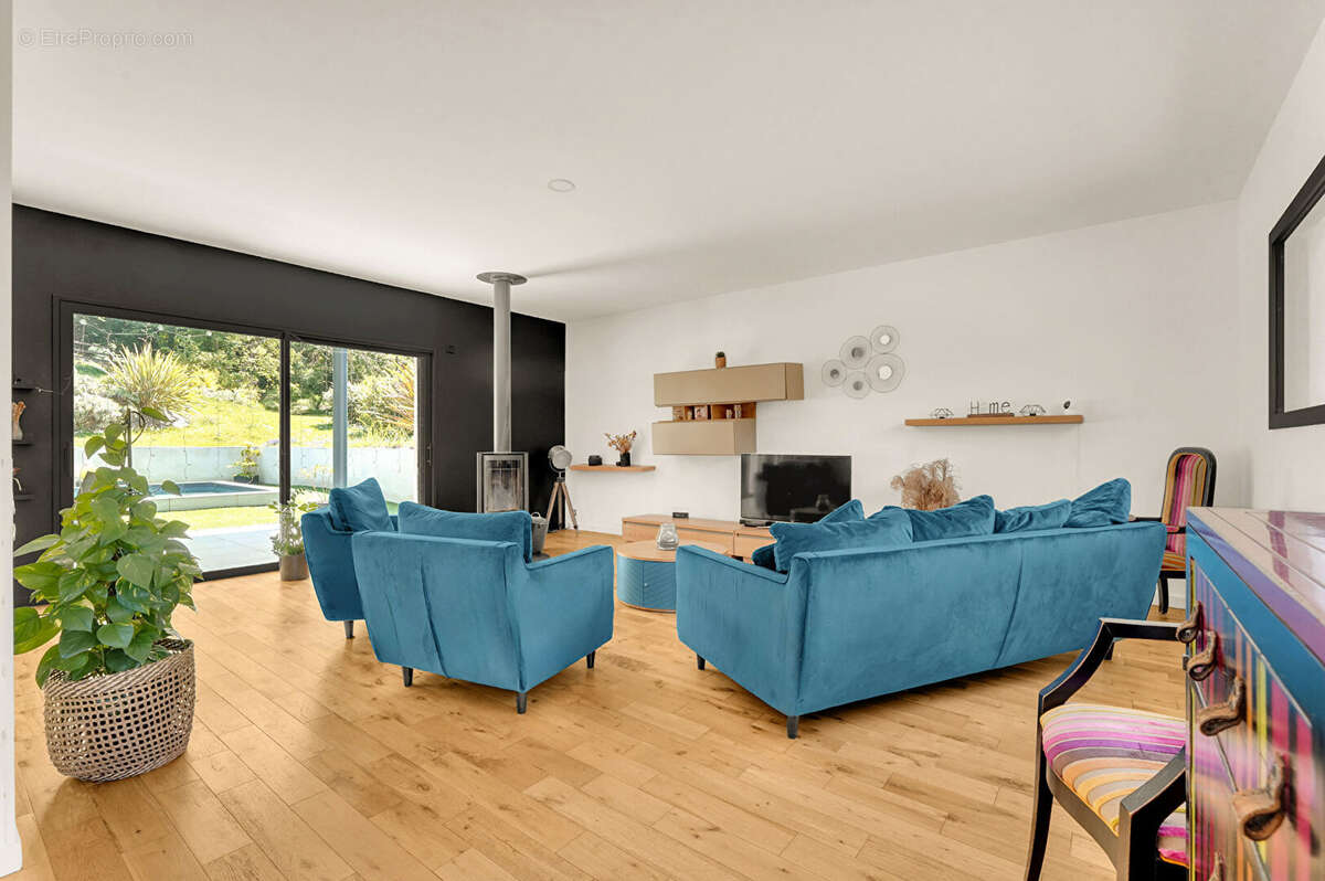 Maison à LA SALVETAT-SAINT-GILLES