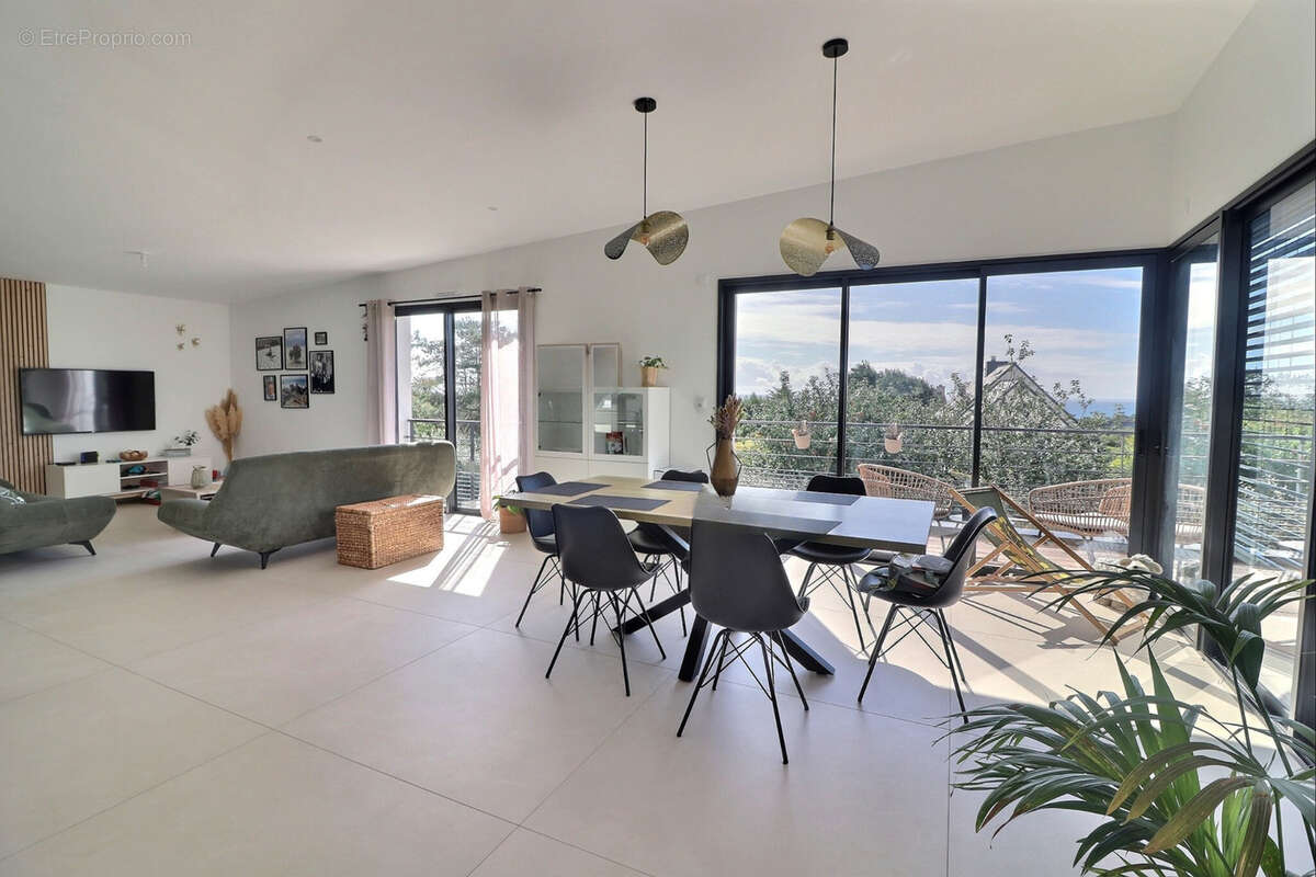 Maison à PLOUGONVELIN