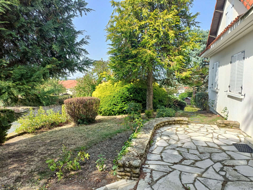 Maison à SAINT-LAURENT-SUR-SEVRE