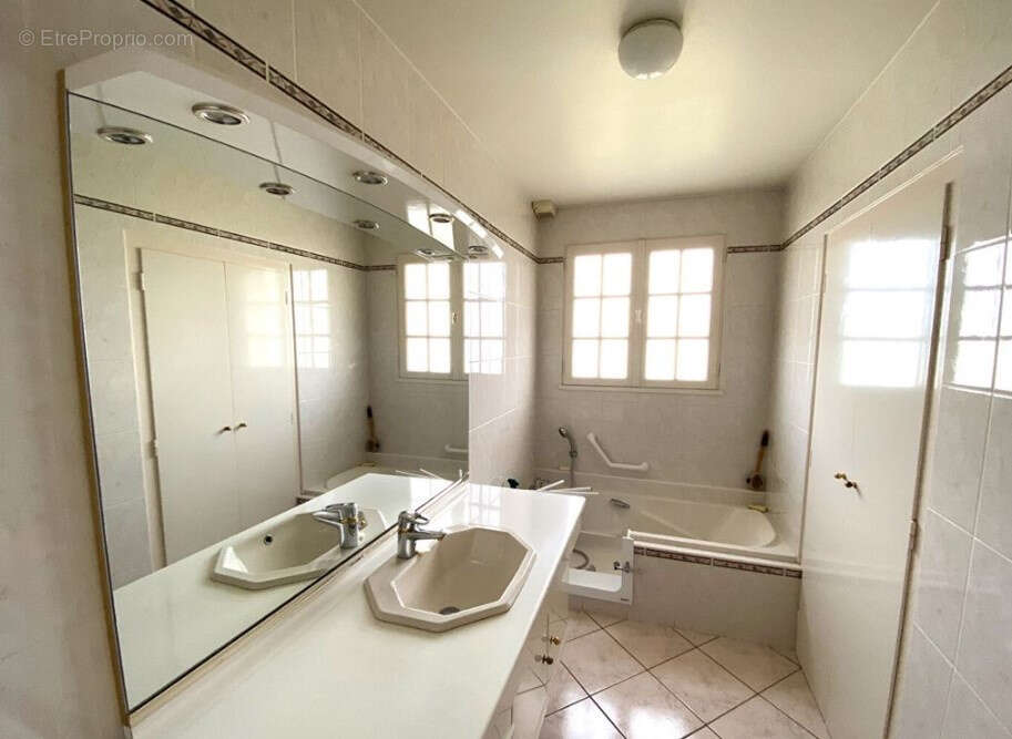 Maison à SAINT-LAURENT-SUR-SEVRE