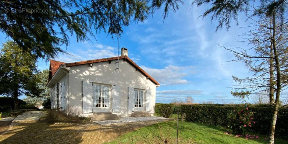 Maison à SAINT-LAURENT-SUR-SEVRE
