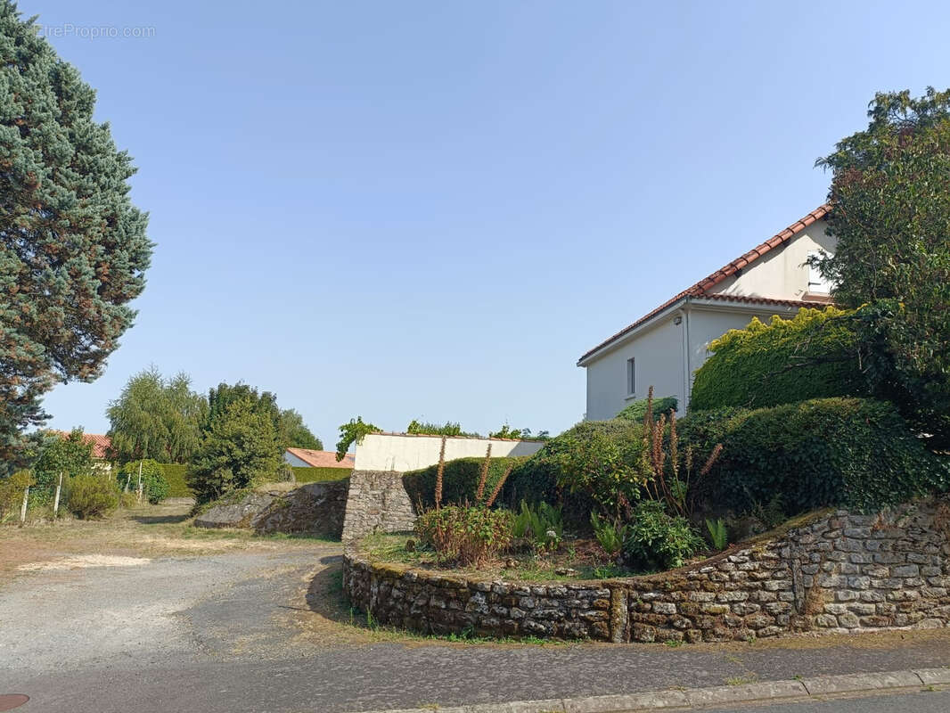 Maison à SAINT-LAURENT-SUR-SEVRE