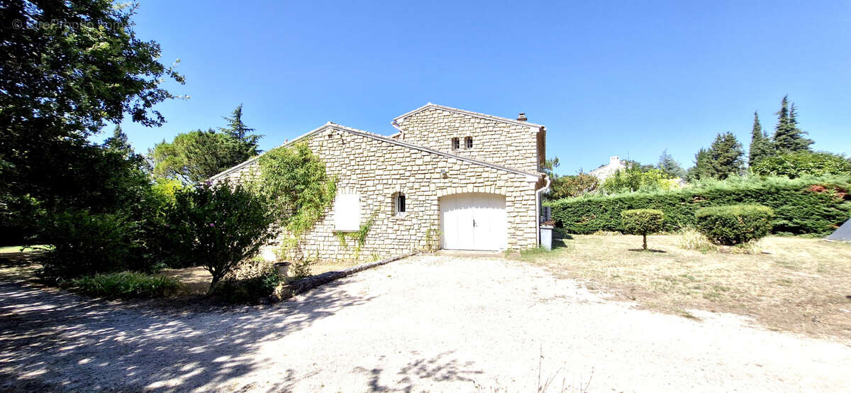 Maison à PERNES-LES-FONTAINES