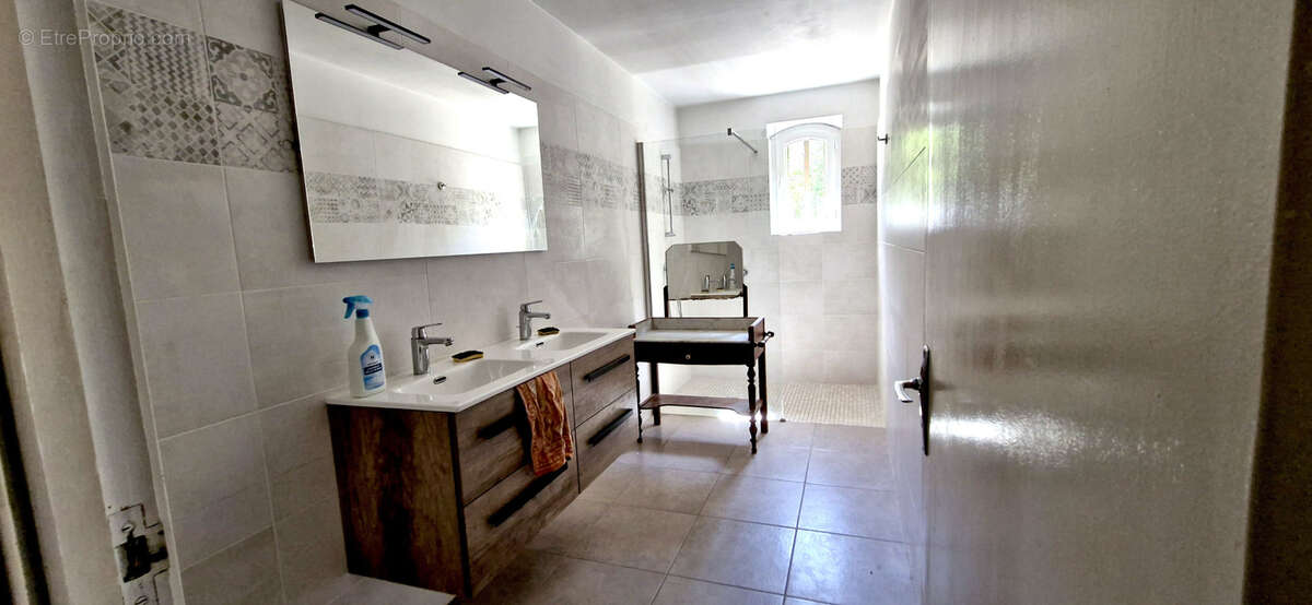 Maison à PERNES-LES-FONTAINES