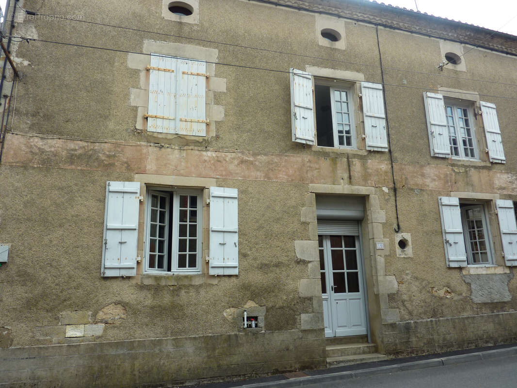 Maison à BUSSIERE-POITEVINE