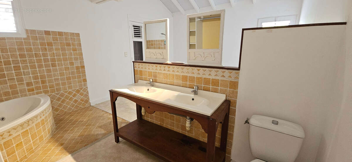 Maison à LES TROIS-ILETS