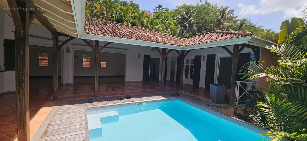 Maison à LES TROIS-ILETS