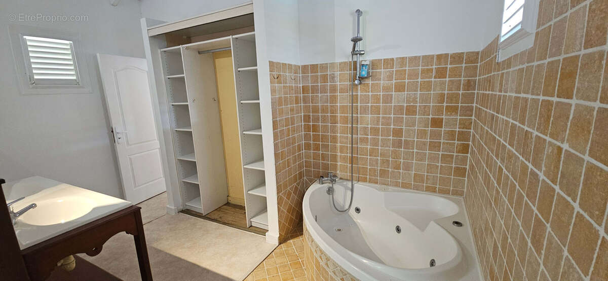 Maison à LES TROIS-ILETS