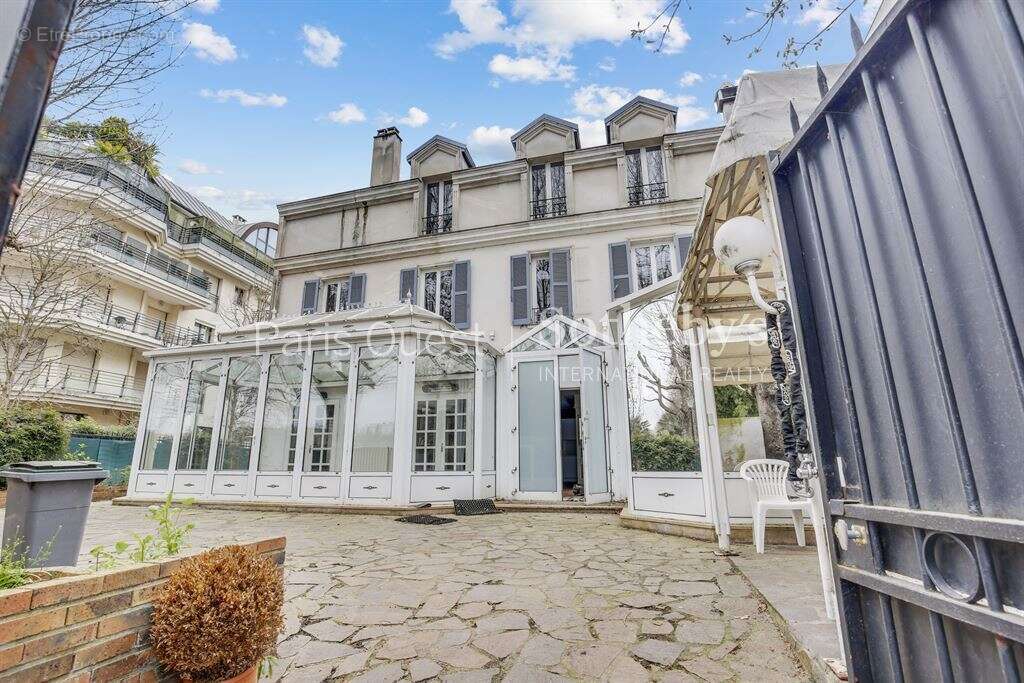 Maison à NEUILLY-SUR-SEINE