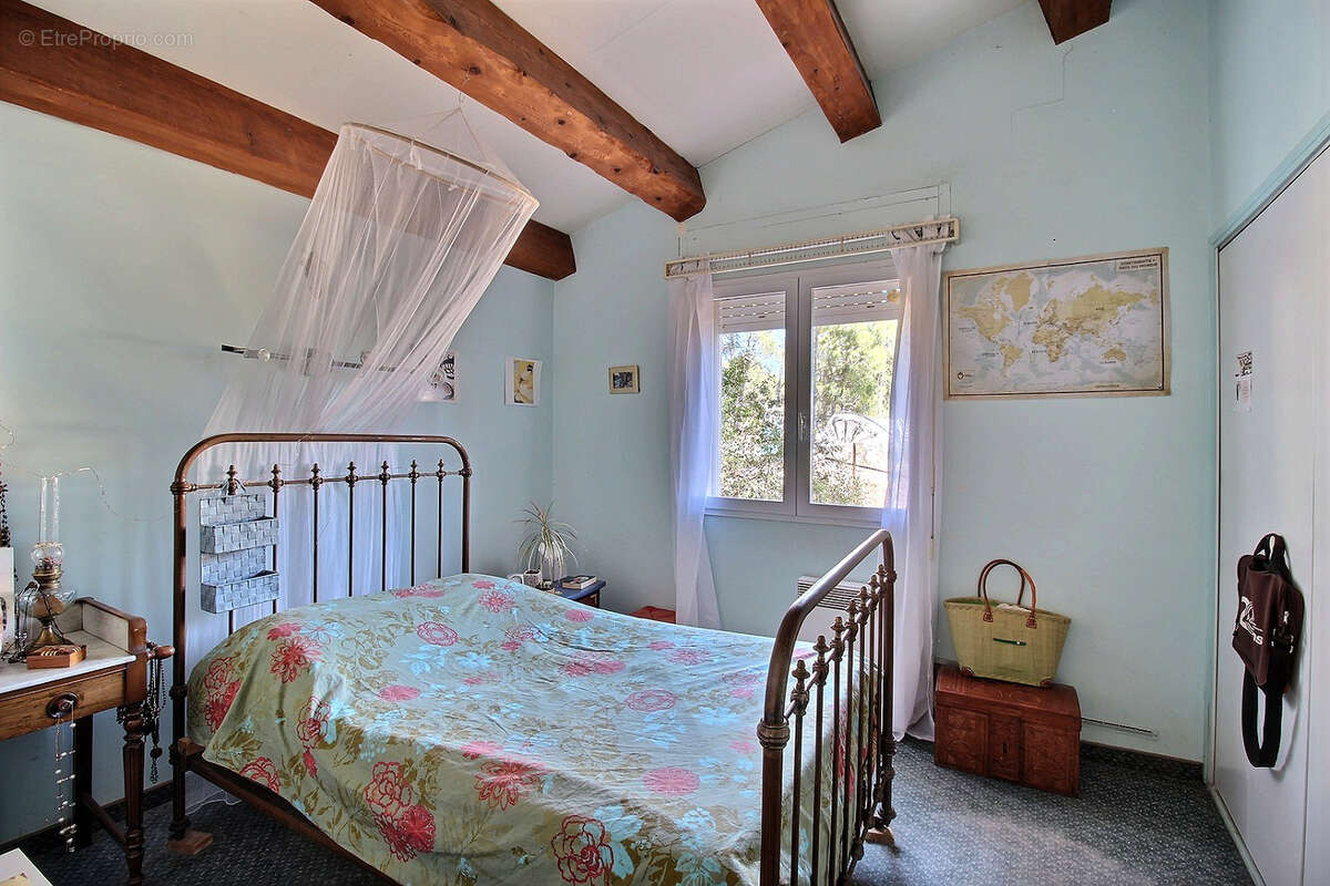 Maison à SAINT-CLEMENT-DE-RIVIERE