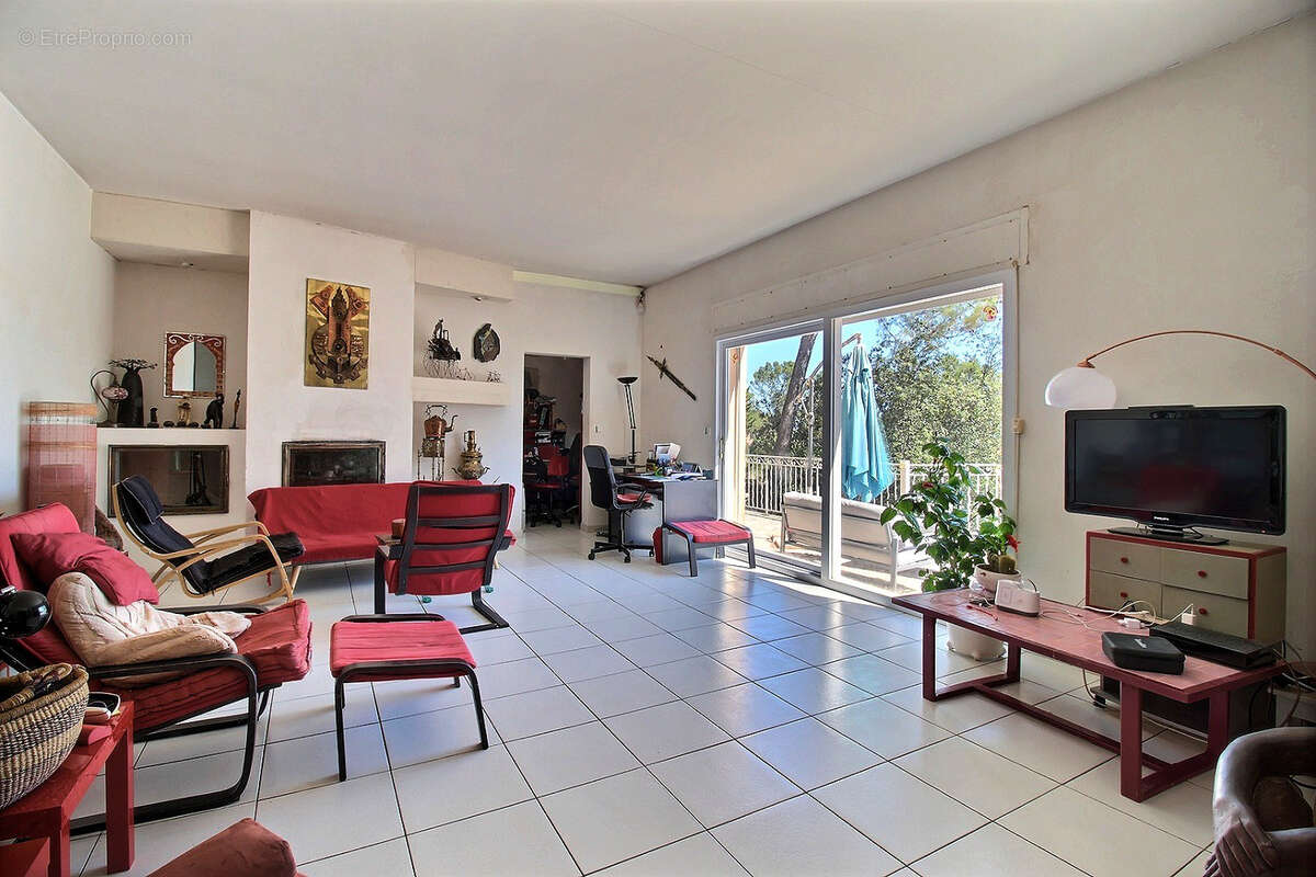 Maison à SAINT-CLEMENT-DE-RIVIERE