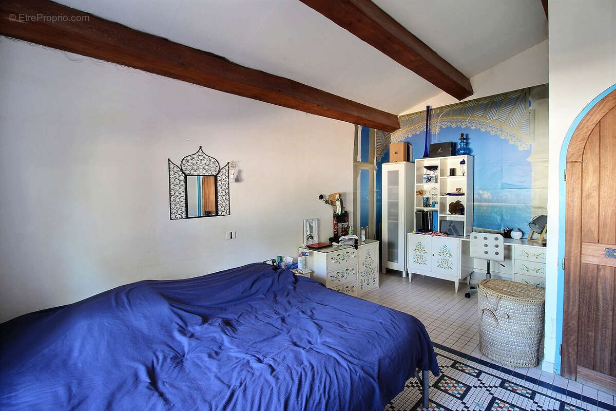 Maison à SAINT-CLEMENT-DE-RIVIERE