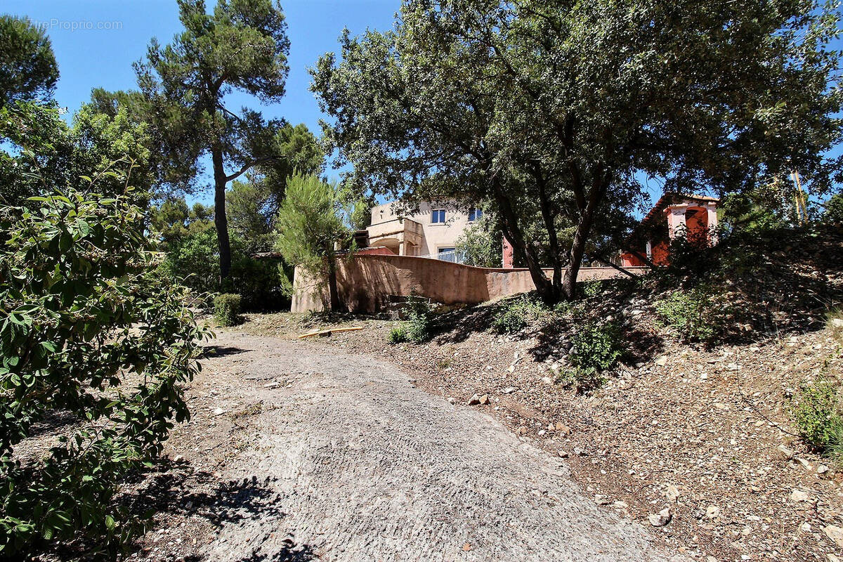 Maison à SAINT-CLEMENT-DE-RIVIERE