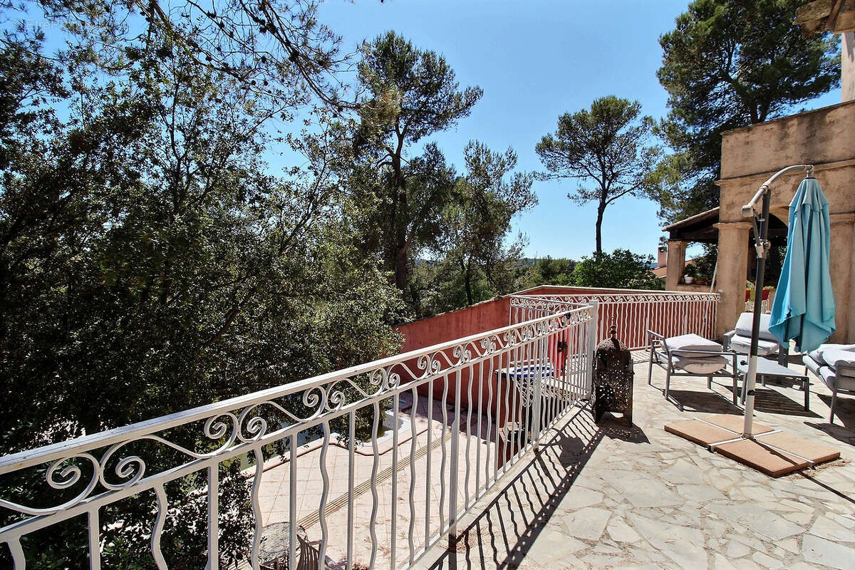 Maison à SAINT-CLEMENT-DE-RIVIERE