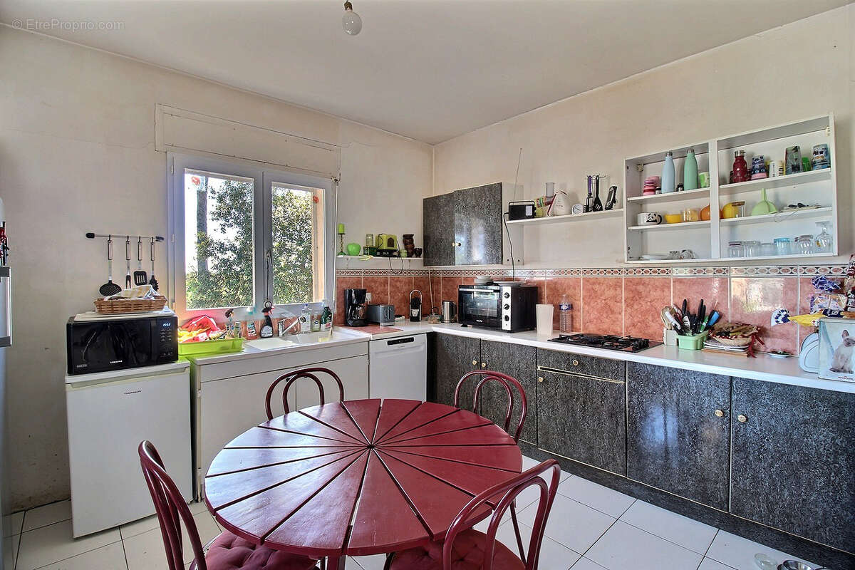 Maison à SAINT-CLEMENT-DE-RIVIERE