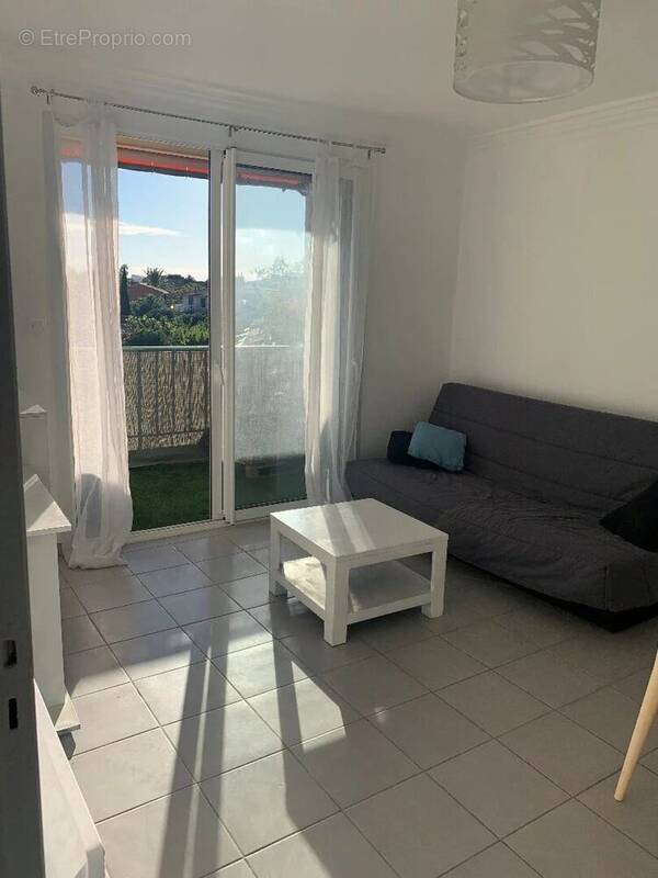 Appartement à SAINT-CYR-SUR-MER