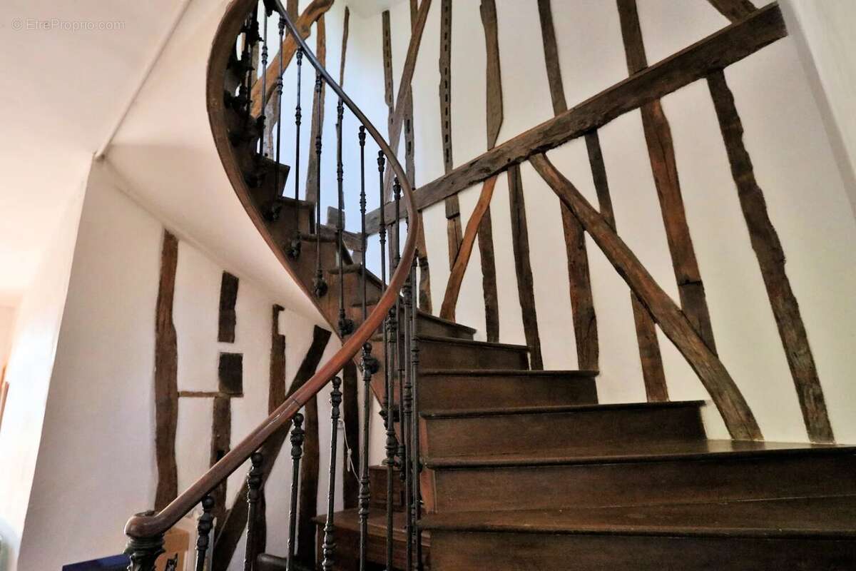 Maison à LAGUIAN-MAZOUS