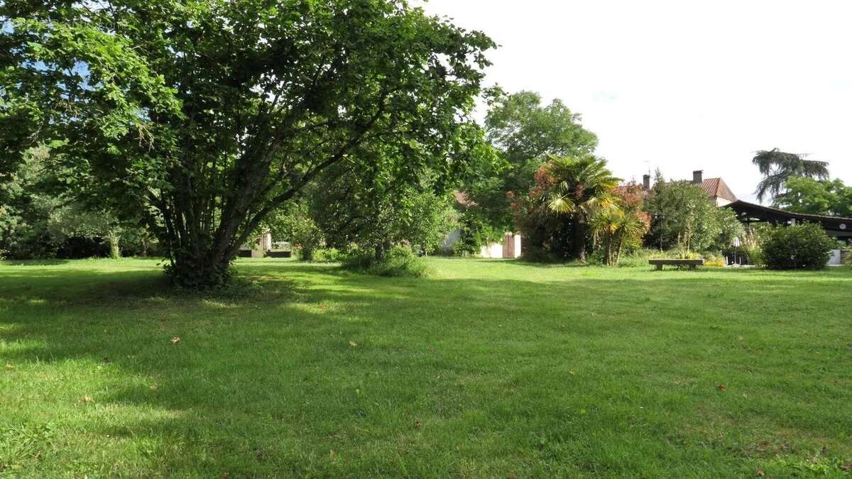 Maison à LAGUIAN-MAZOUS