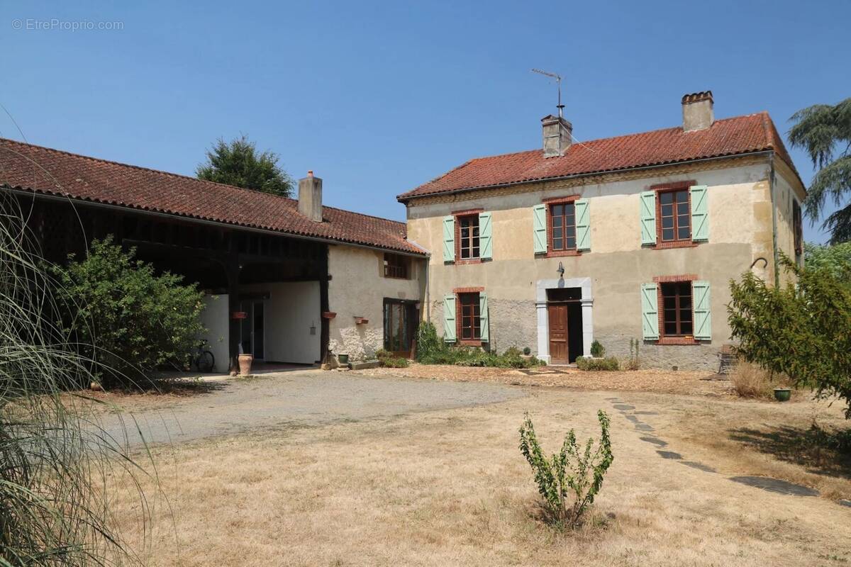 Maison à LAGUIAN-MAZOUS